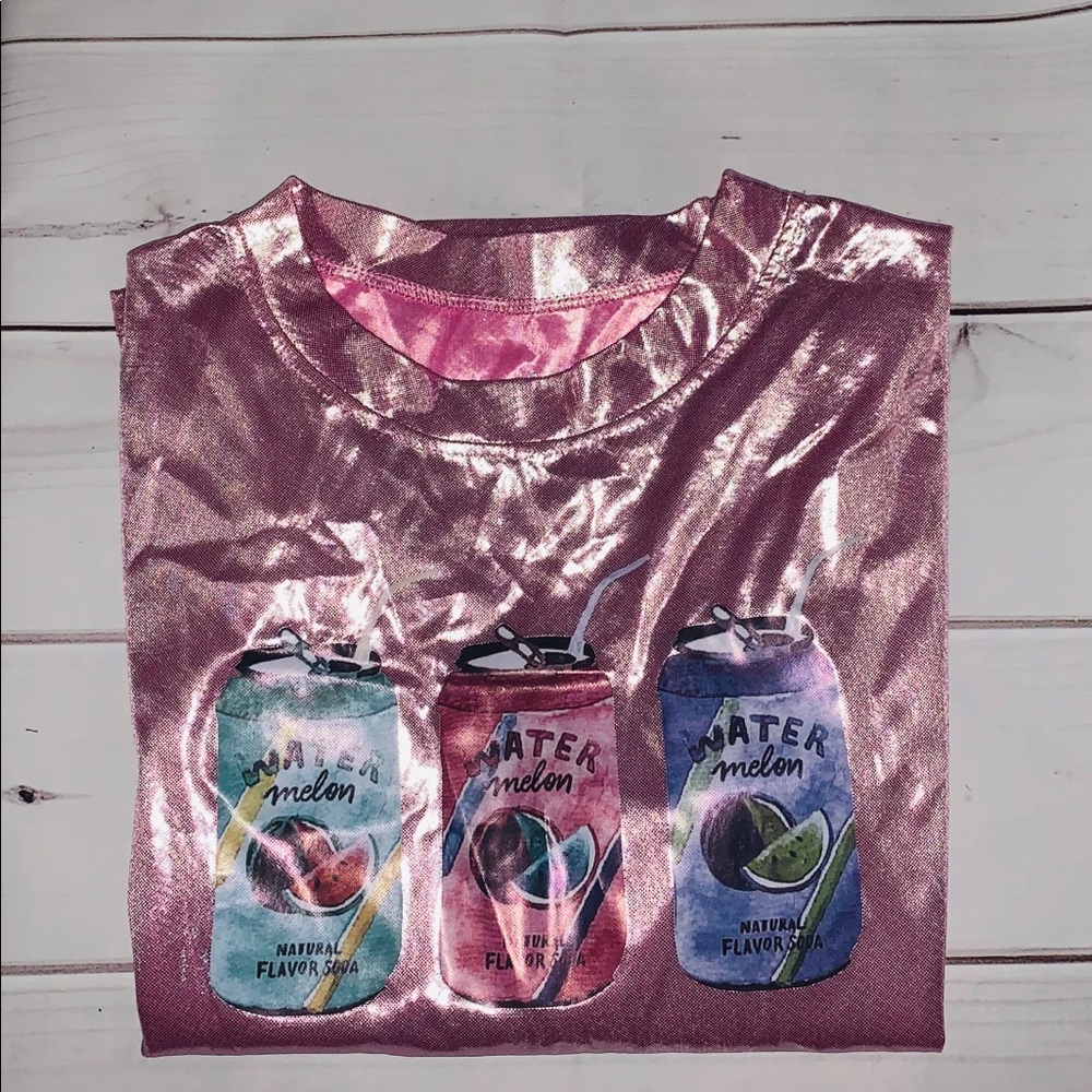 Female short sleeved top NEW!!! With design